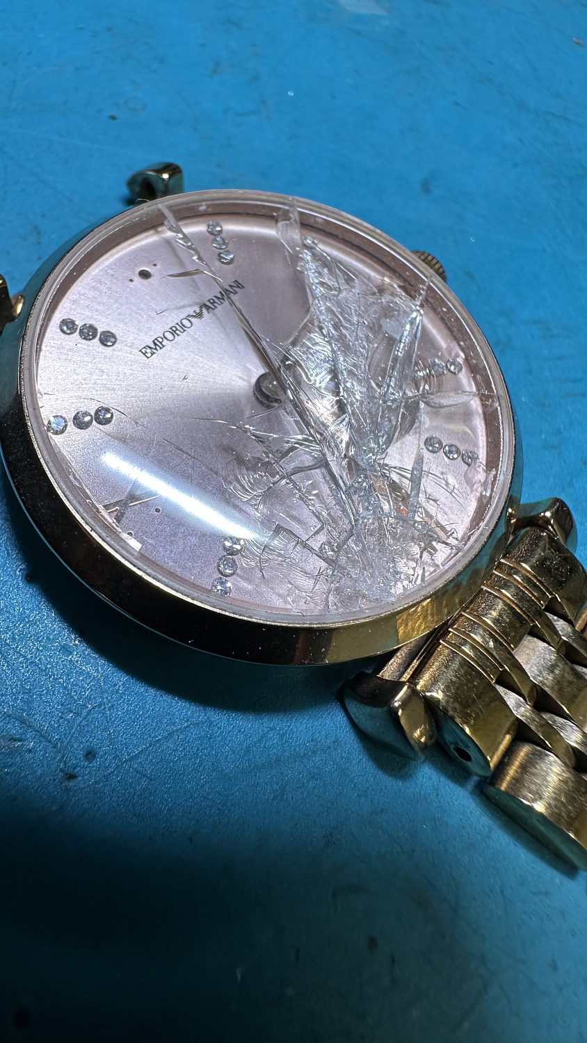 Замена стекла на часах Emporio Armani 18.01.23